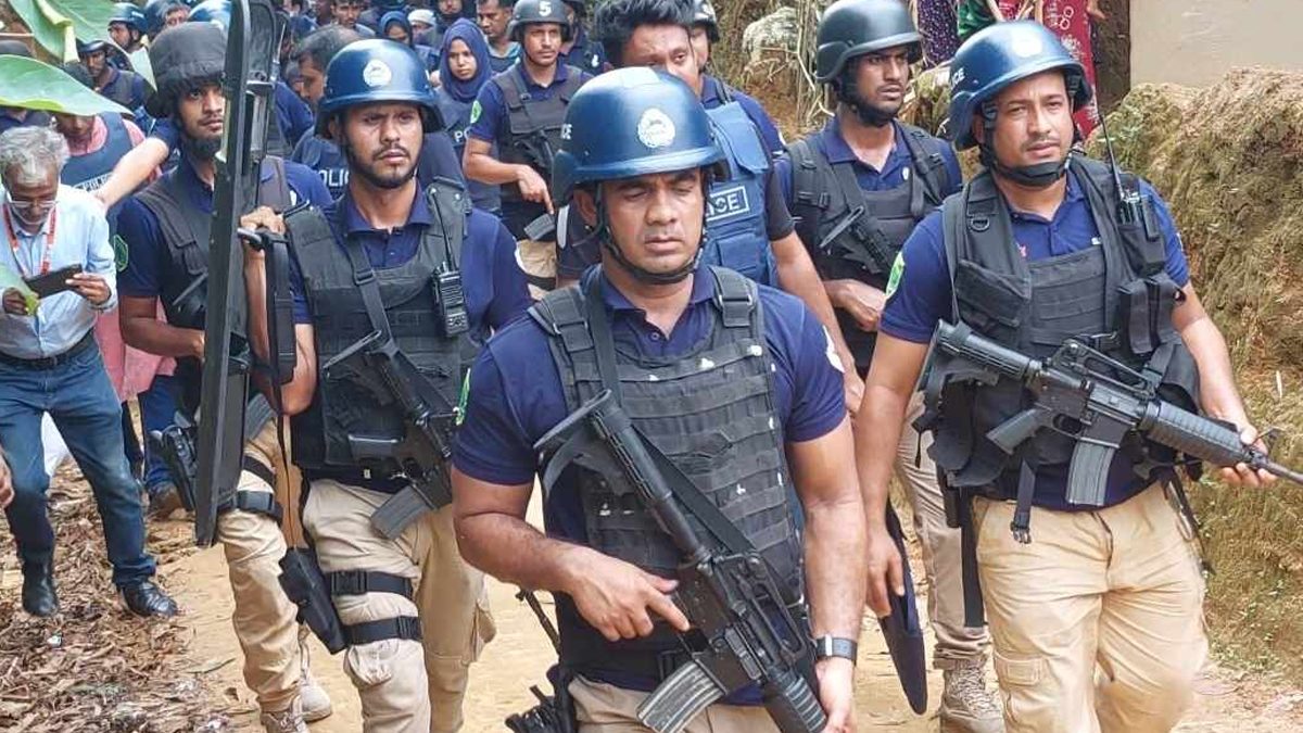 কুলাউড়ার জঙ্গি আস্তানা থেকে ১৩ জন আটক