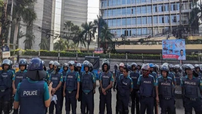 কর্মবিরতি প্রত্যাহারের ঘোষণা, কাজে ফিরছে পুলিশ