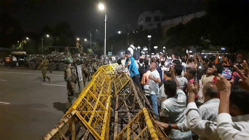 পুলিশের গুলি ও সাউন্ড গ্রেনেডে আহত ৩
