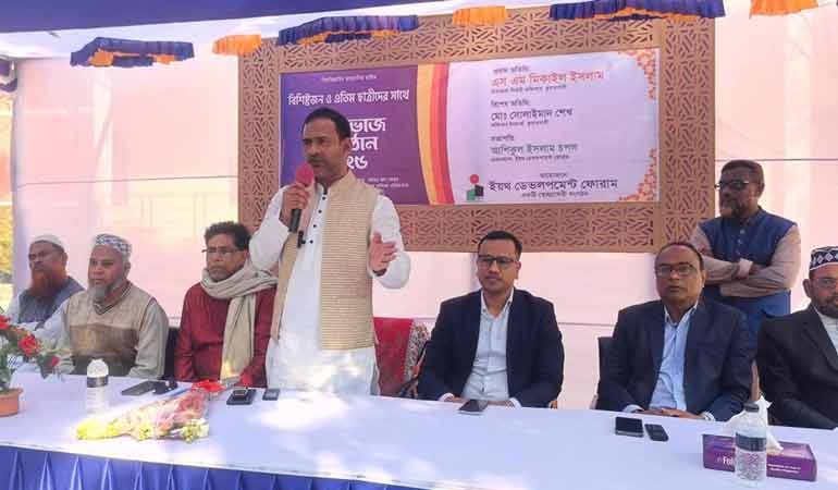 কুমারখালীতে বিশিষ্ট ব্যক্তি ও এতিম ছাত্রীদের সাথে প্রীতিভোজ