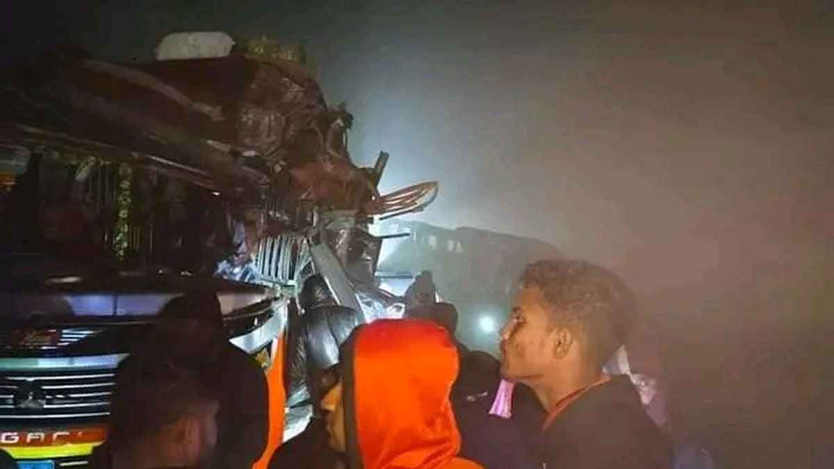 পটুয়াখালীতে ২ বাসে সংঘর্ষ, আহত ৩