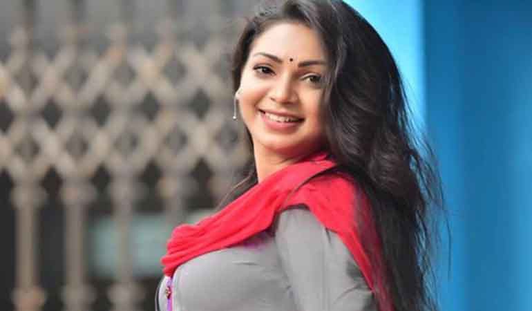 সাংবাদিকের বিরুদ্ধে গায়ে হাত দেওয়ার অভিযোগ প্রভার