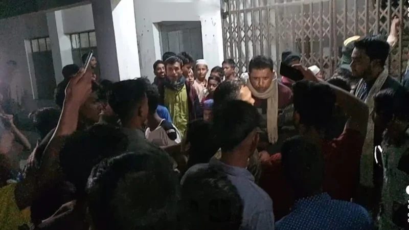 প্রবেশপত্র পায়নি ১৪ এসএসসি পরীক্ষার্থী, প্রধান শিক্ষক অবরুদ্ধ