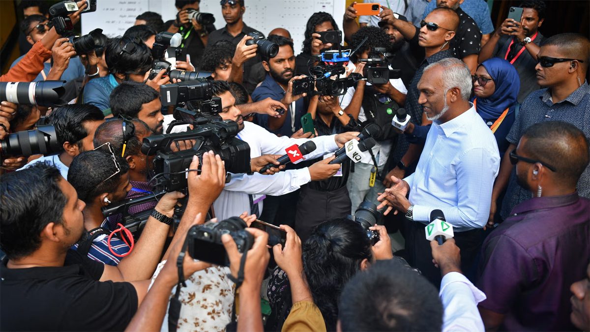 মালদ্বীপের প্রেসিডেন্ট মুইজ্জুর দলের ভূমিধ্স জয়