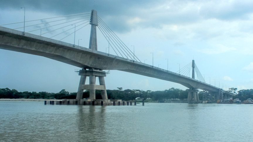 প্রেমিকের জন্য পায়রা সেতু থেকে কলেজছাত্রীর নদীতে ঝাঁপ