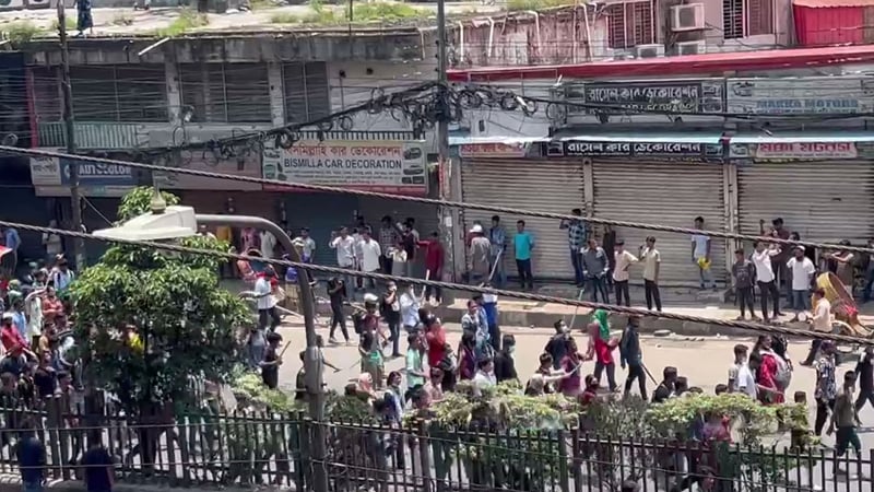 কমপ্লিট শাটডাউন:দেশের বিভিন্ন স্থানে অবরোধ,আন্দোলনকারীদের সঙ্গে সংঘর্ষ
