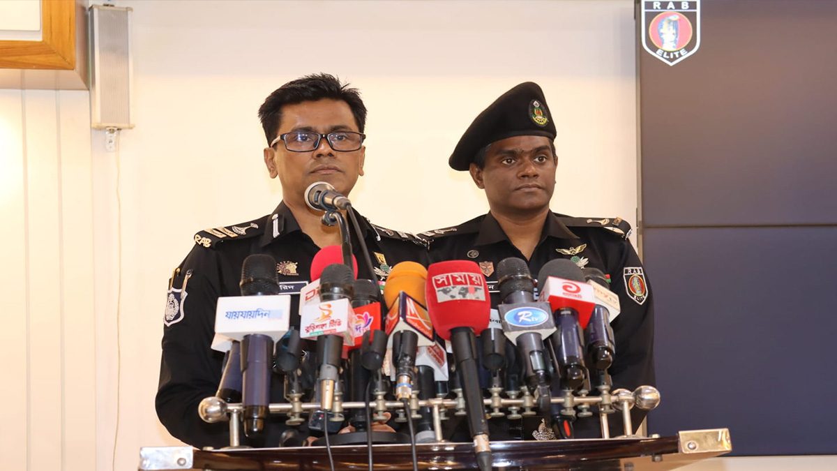 রাজধানীতে র‍্যাবের অভিযানে কিশোর গ্যাংয়ের ৫০ সদস্য গ্রেফতার