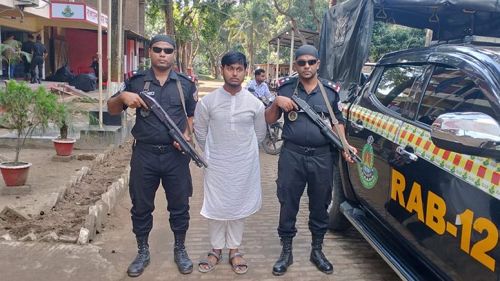 মাকে হত্যা করে ফ্রিজে রেখে সাজালেন ডাকাতির গল্প, অতঃপর...