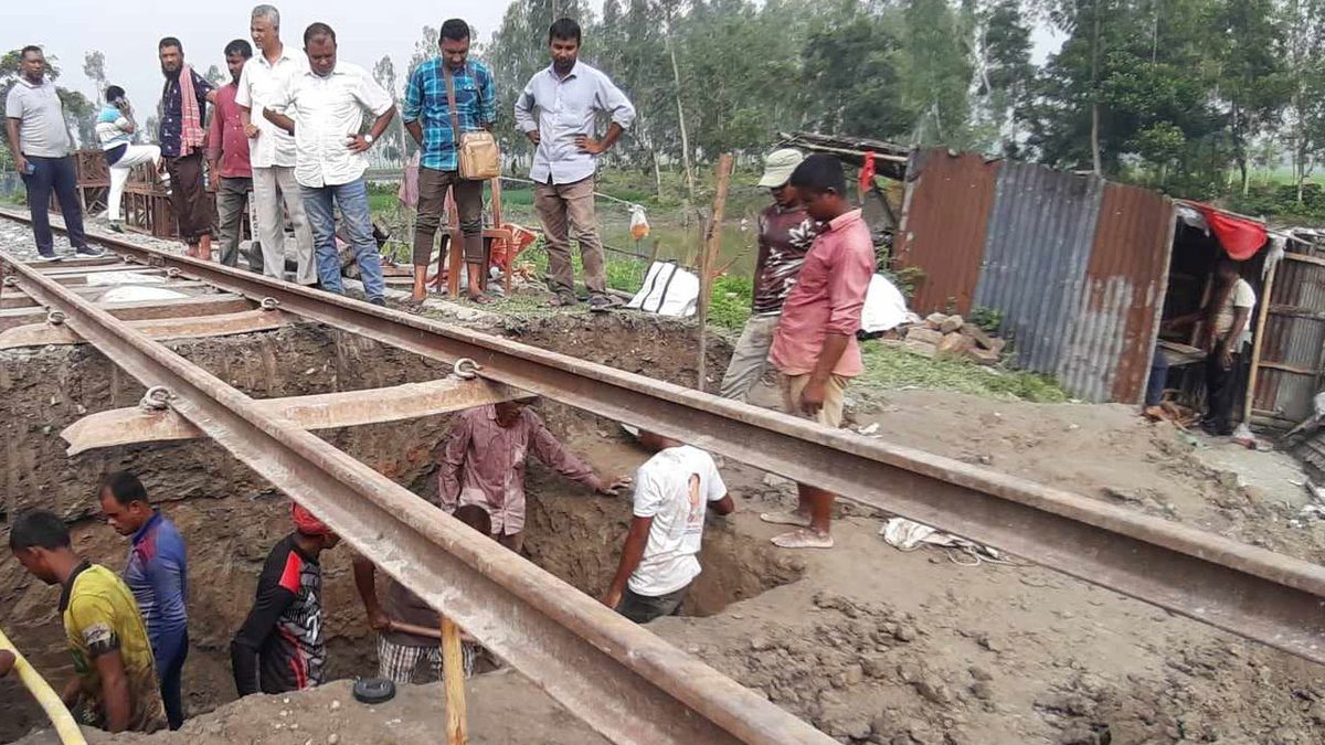লালমনিরহাট থেকে ছেড়ে গেছে ‘কুড়িগ্রাম এক্সপ্রেস’