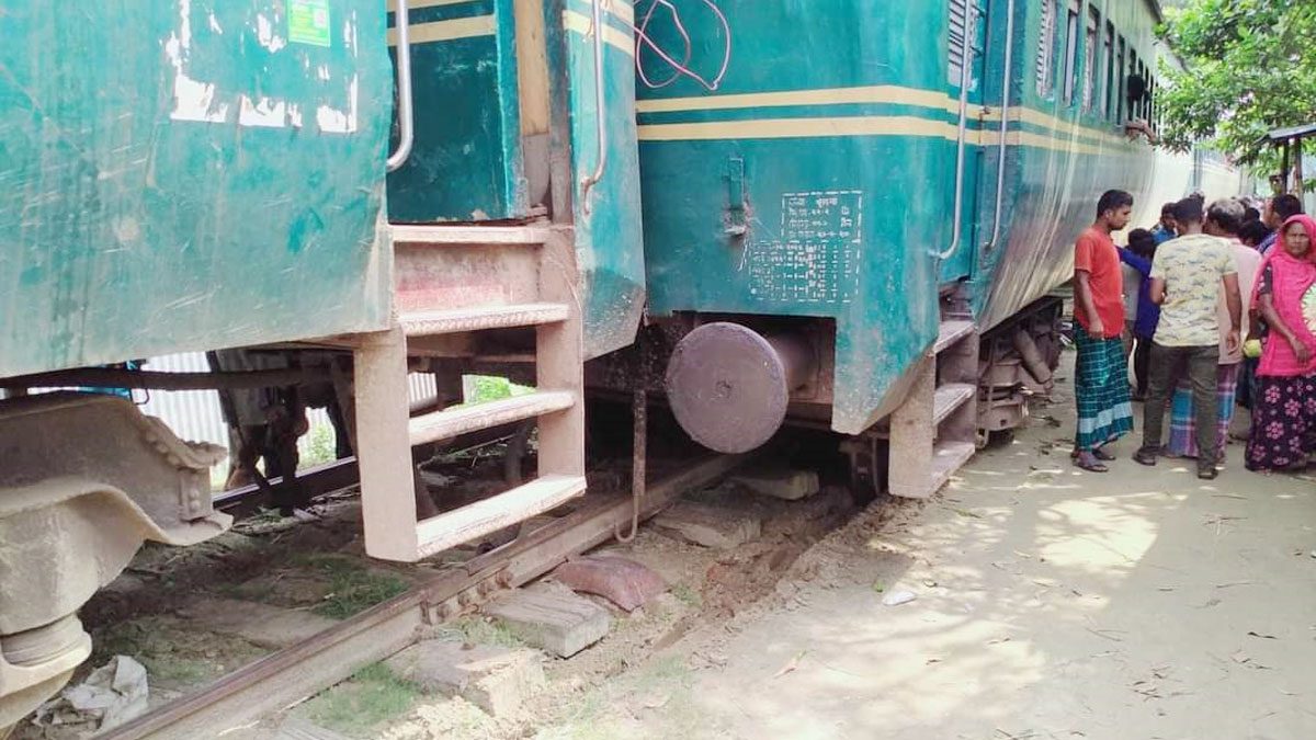 বগি লাইনচ্যুত, গোয়ালন্দ-রাজবাড়ী রেলপথে ট্রেন চলাচল বন্ধ