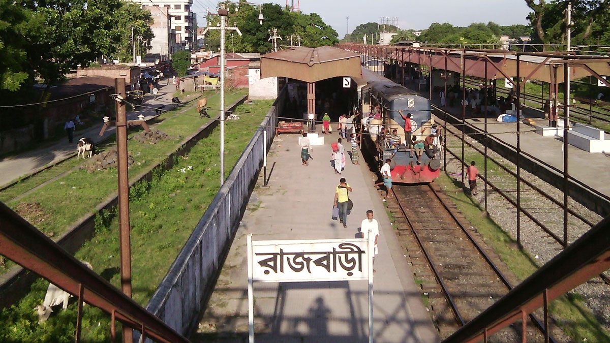 রেলস্টেশনে পুলিশের ওপর হামলা, ওসি-এসআইসহ আহত ৩