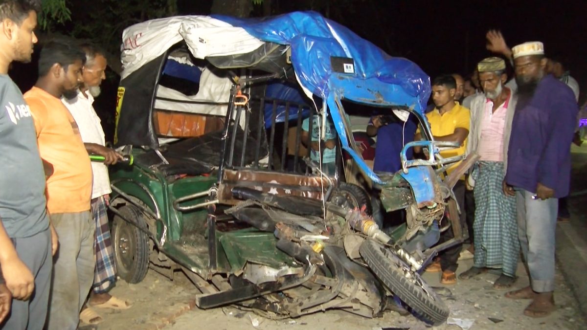 বাস-অটোরিকশা মুখোমুখি সংঘর্ষে কোরআনের হাফেজসহ নিহত ৩