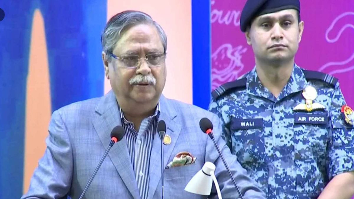 ‘আজকাল দেখি শিক্ষকের সামনেই সিগারেট টানছে শিক্ষার্থীরা’
