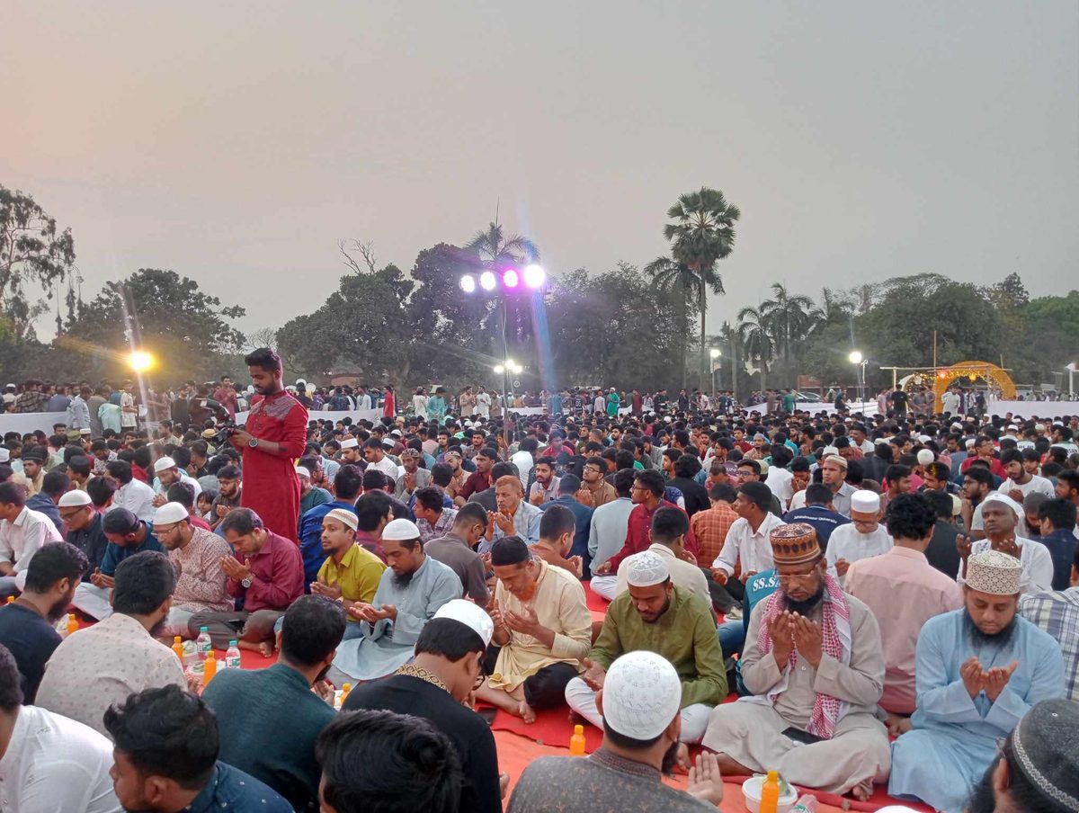 জাবিতে শিবিরের আয়োজিত গণ-ইফতারে উপস্থিতি দুই হাজারেরও বেশি