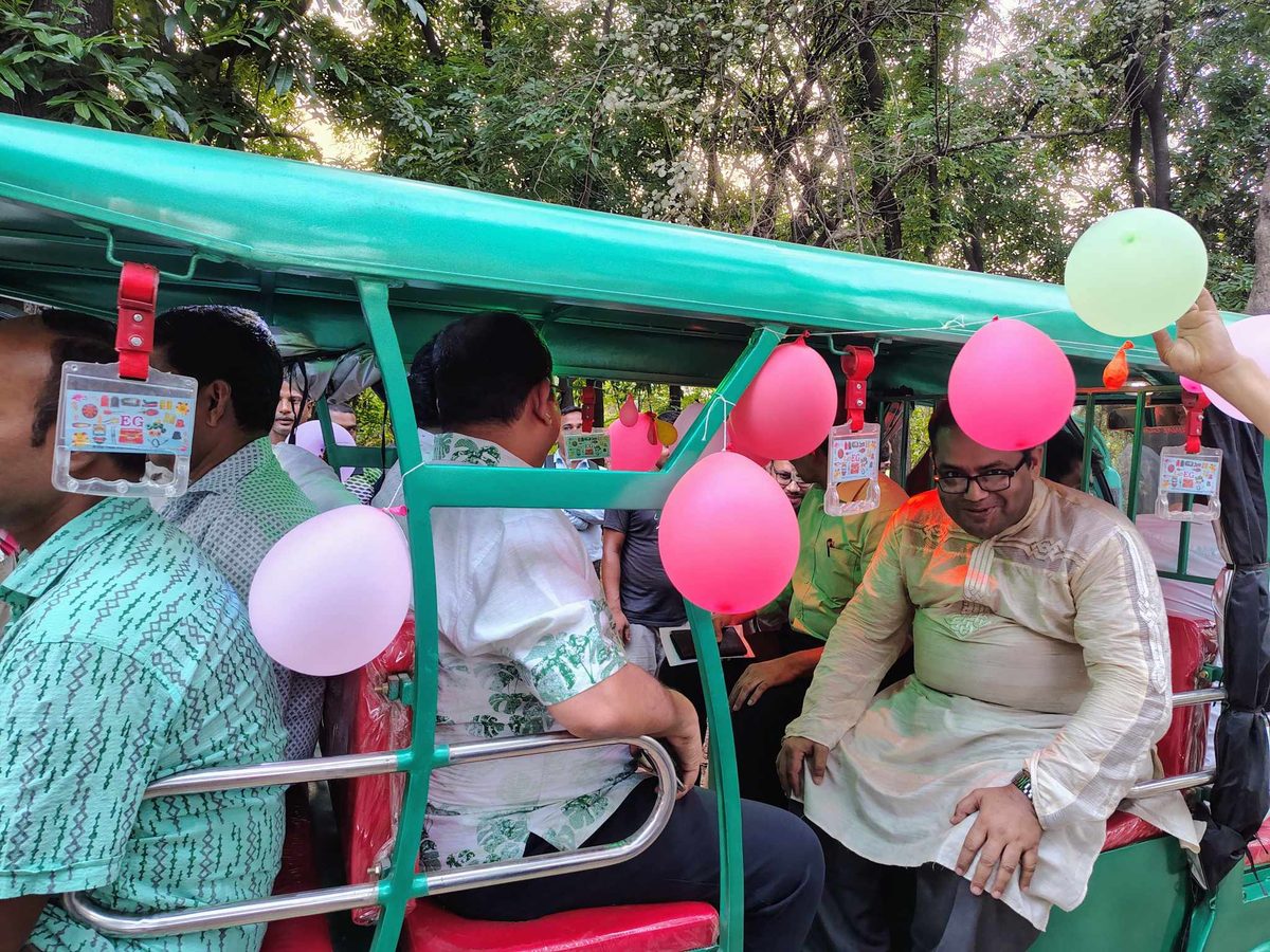 জাবিতে চালু হলো ইলেকট্রিক কার্ট, যাতায়াতে কমবে দুর্ভোগ