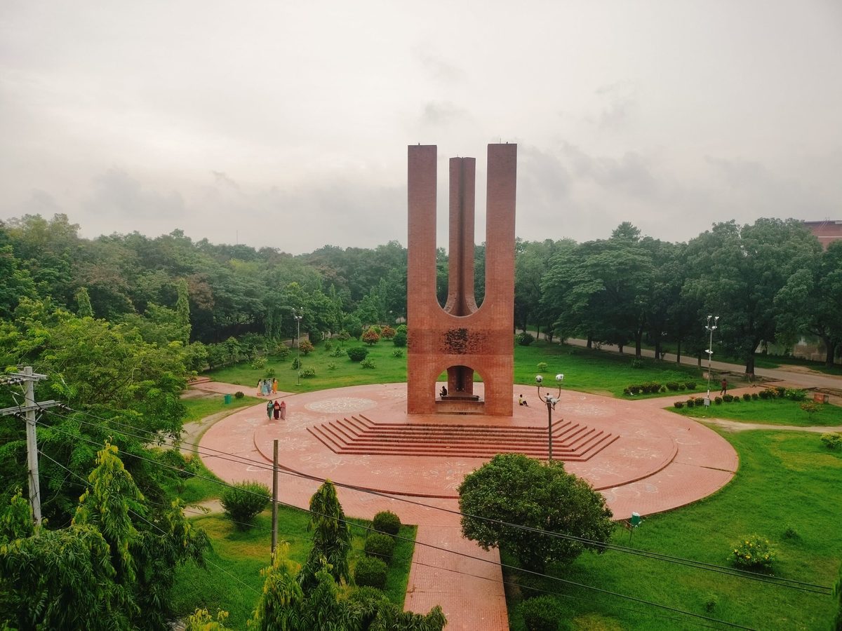 রাজধানীর মাইলস্টোনে বিমান দূর্ঘটনায় জাবি উপাচার্যের শোক