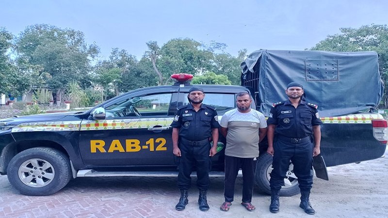 কুষ্টিয়ায় ফেনসিডিলসহ গ্রেপ্তার ১, ইজিবাইক জব্দ