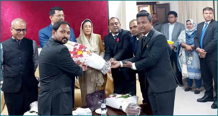 বিচারপতি আবু জাফর সিদ্দিকীকে আইনজীবী সুরক্ষা আন্দোলন ও নির্মূল কমিটির ফুলেল শুভেচ্ছা