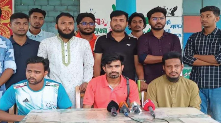 কুষ্টিয়া সরকারি কলেজ শাখা ছাত্র আন্দোলনের সমন্বয়কদের সংবাদ সম্মেলন