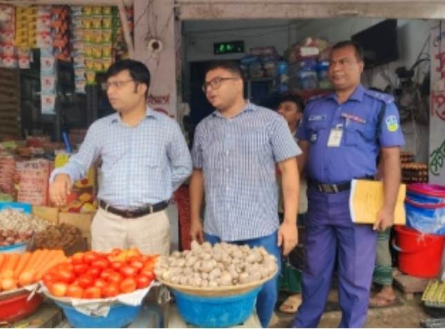 বেশি দামে পন্য বিক্রি, জামালপুরে ৩ ব্যবসায়ীকে জরিমানা