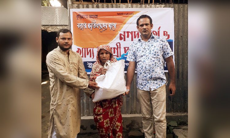 কুড়িগ্রামে বন্যার্তদের মাঝে খাদ্য সামগ্রী বিতরণ