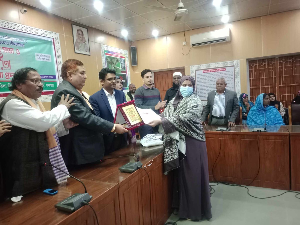 পঞ্চগড়ে বেগম রোকেয়া দিবসে জয়িতাদের সম্মাননা প্রদান