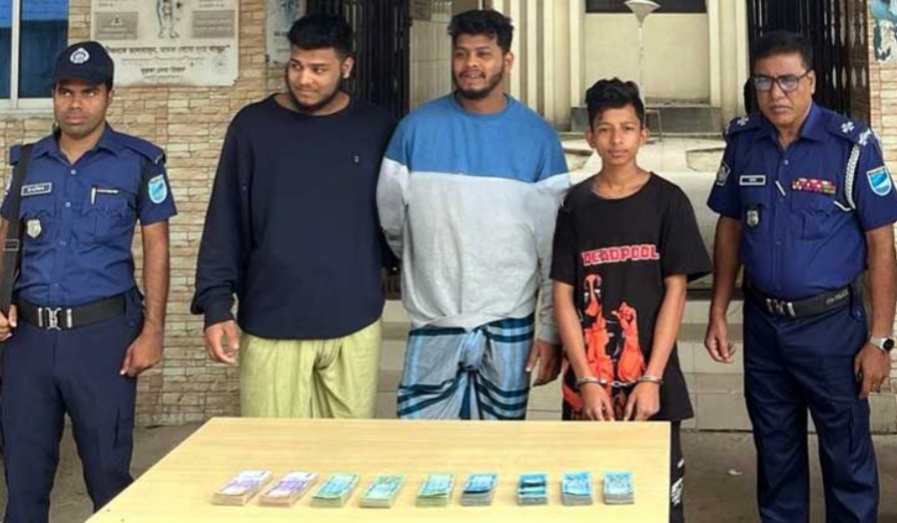 ভৈরবে ব্যবসায়ীর পাঁচ লাখ টাকা ছিনতাই, গ্রেপ্তার ৪