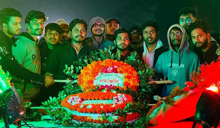 বিজয় দিবসে রাবি রিপোর্টার্স ইউনিটির শ্রদ্ধা