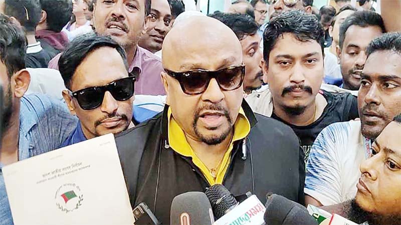 আ. লীগের মনোনয়ন ফরম কিনলেন চিত্রনায়ক রুবেল