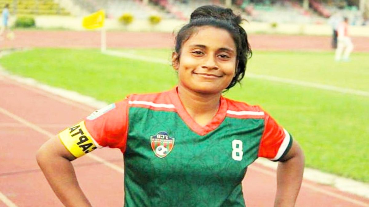 সন্তান জন্ম দিয়েই পৃথিবী ছাড়লেন ফুটবলার রাজিয়া
