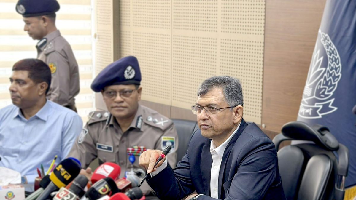 চাঁদাবাজ-অস্ত্রধারীদের তালিকা হচ্ছে, শিগগিরই সাঁড়াশি অভিযান: স্বরাষ্ট্রমন্ত্রী