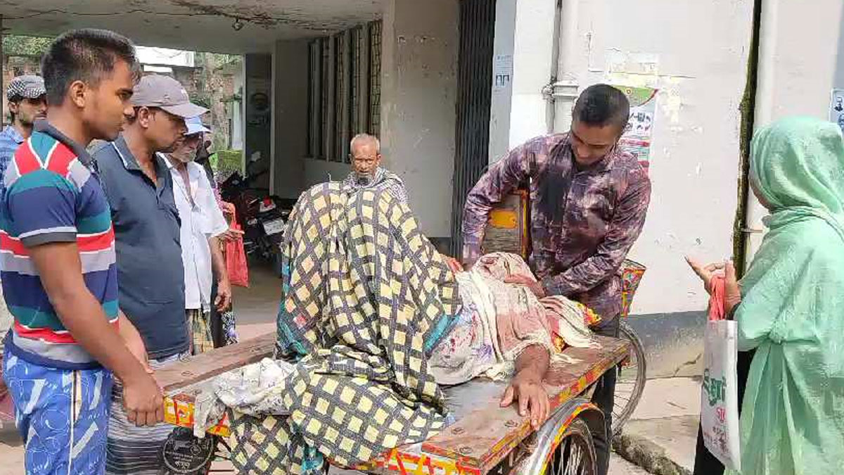 ছেলের বিয়ে নিয়ে দ্বিমত, স্বামীকে কোপালেন স্ত্রী
