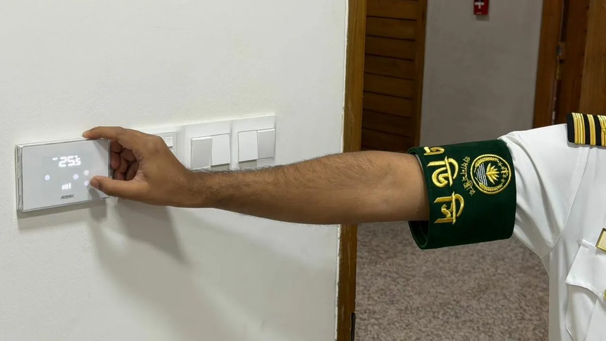 বিদ্যুৎ সাশ্রয়ে দৃষ্টান্ত স্থাপন করলেন প্রধানমন্ত্রী