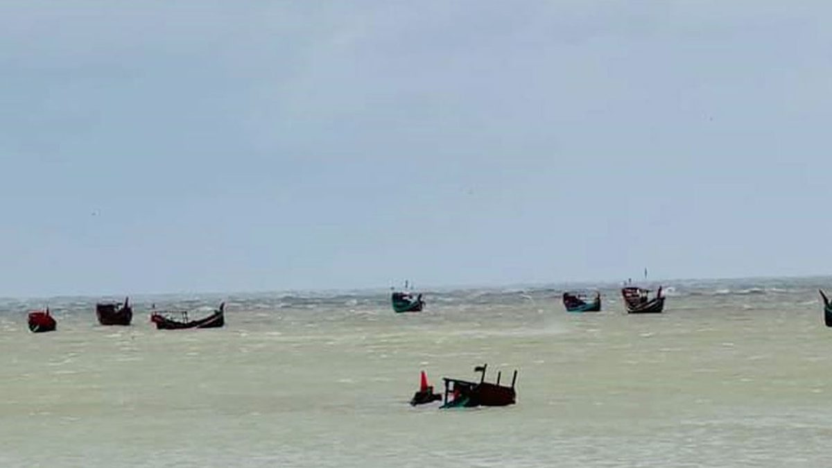 সেন্ট মার্টিনে স্পিডবোট ডুবে প্রাণ গেল নারীর ,জীবিত উদ্ধার ২৩