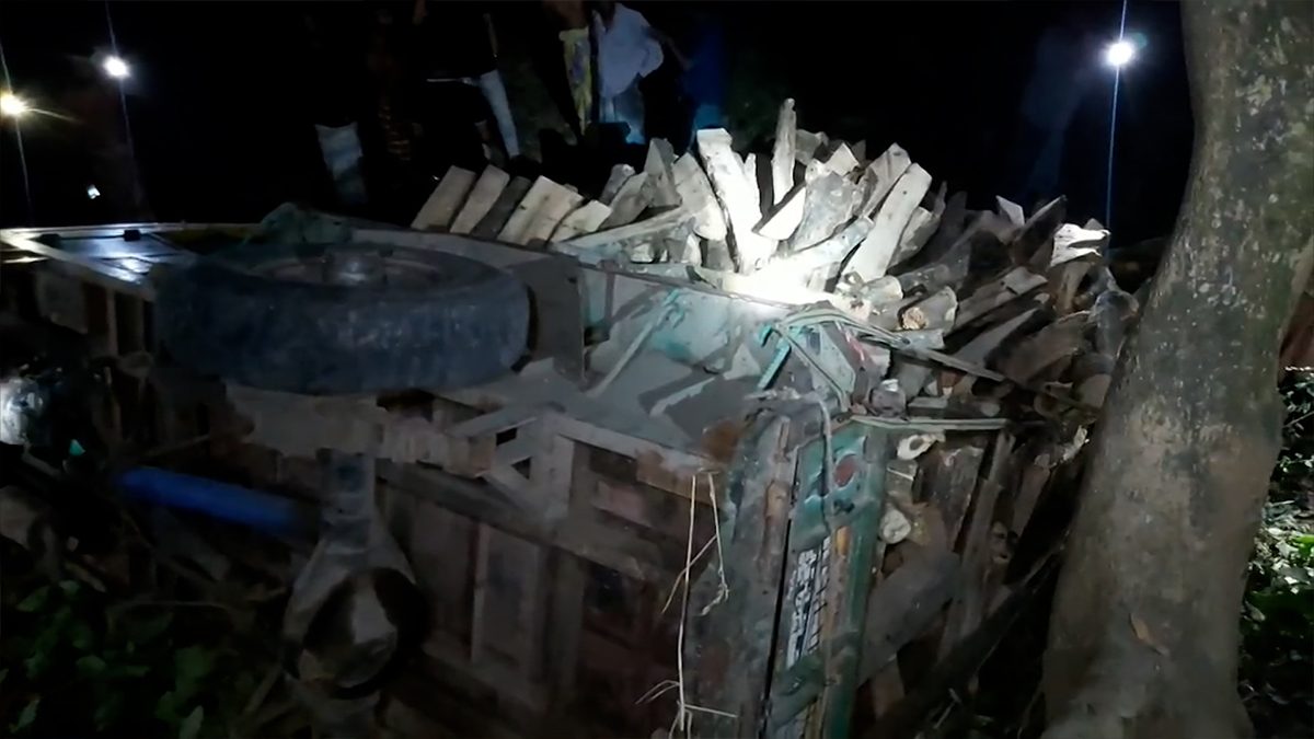 মোটরসাইকেল-ট্রলির মুখোমুখি সংঘর্ষে বাবা-ছেলে নিহত