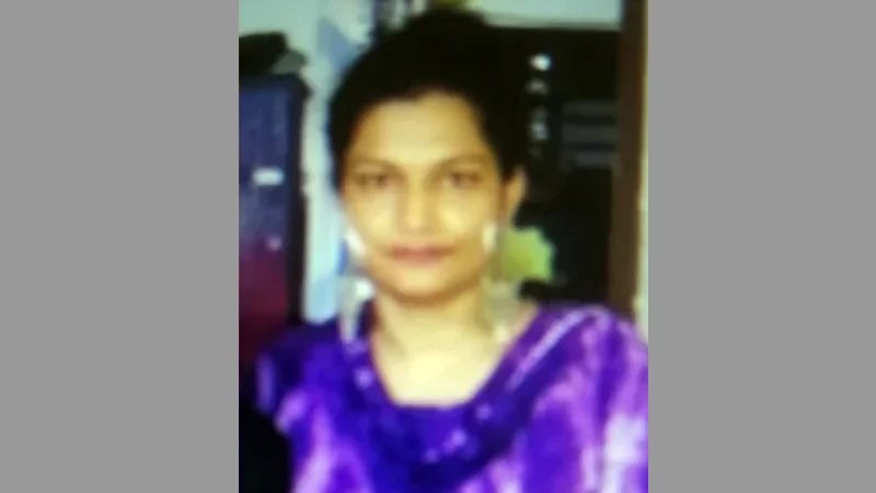 মোবাইলে স্বামীর নির্যাতনের বর্ণনা ভিডিও করে যে কাণ্ড ঘটালেন সম্পা