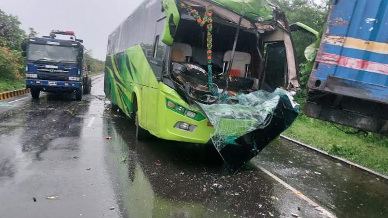 ভাঙ্গা-ঢাকা এক্সপ্রেসওয়েতে সড়ক দুর্ঘটনায় নিহত ২