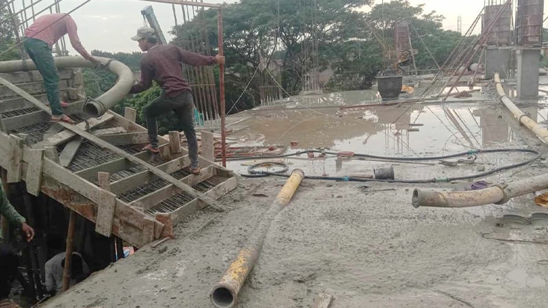 ইবিতে ছাদ ঢালাইয়ের প্রেশার পাইপ বিস্ফোরণ, আহত ৩ শ্রমিক