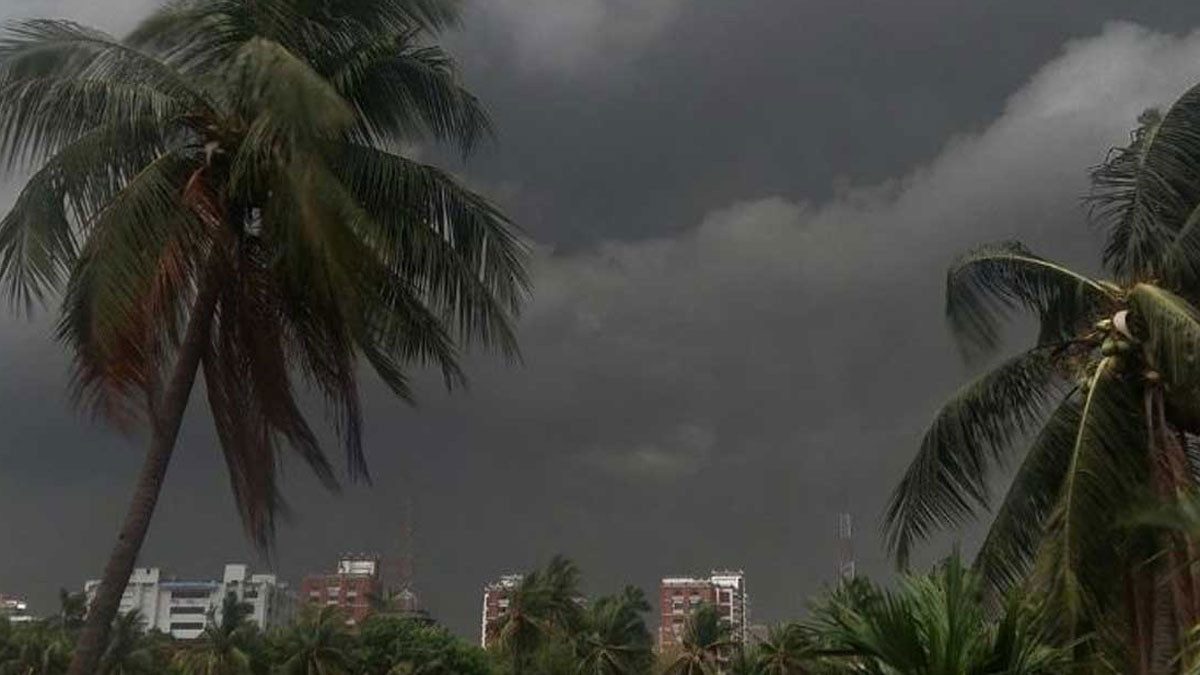 রাত ১টার মধ্যে ৬০ কি.মি. বেগে ঝড়ের আভাস