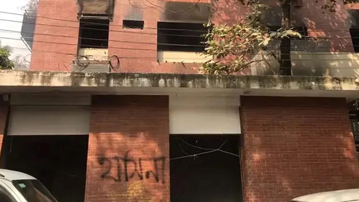 শেখ হাসিনার পরিত্যক্ত বাসভবন থেকে যুবকের মরদেহ উদ্ধার