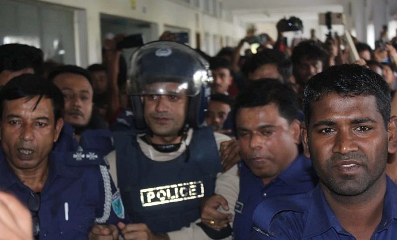 ব্যারিস্টার সুমনকে লক্ষ্য করে ডিম নিক্ষেপ