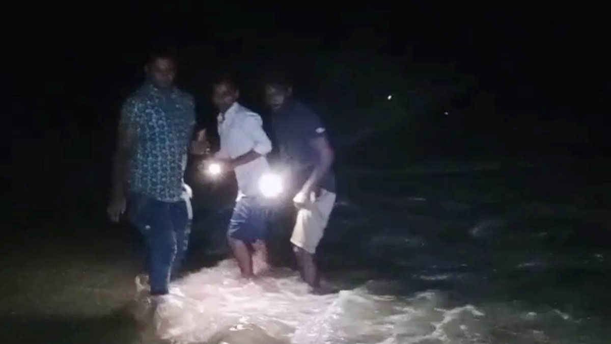 সুনামগঞ্জে ঢলের পানিতে দুই সন্তানসহ মা নিখোঁজ