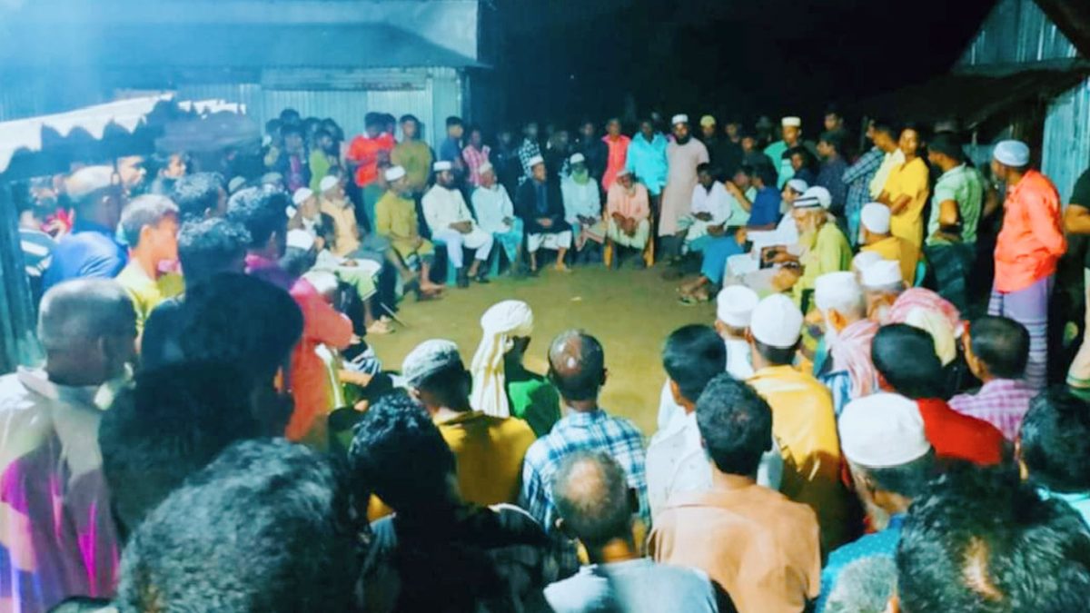 যে গ্রামে উচ্চস্বরে গান বাজানো নিষিদ্ধ!