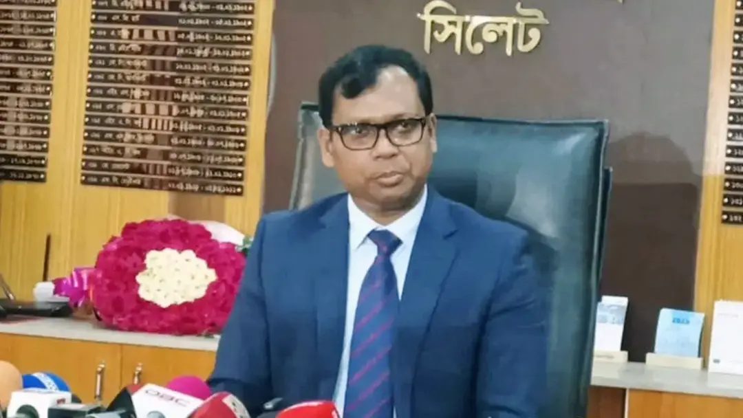 শাহজালাল (রহ.) মাজারে ৫ লাখ টাকা দিলেন ডিসি সারওয়ার