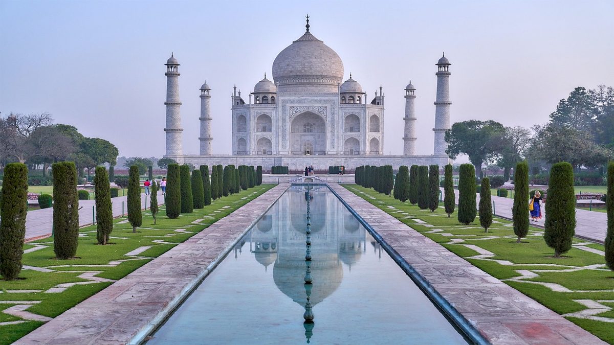 বোমা মেরে তাজমহল উড়িয়ে দেয়ার হুমকি