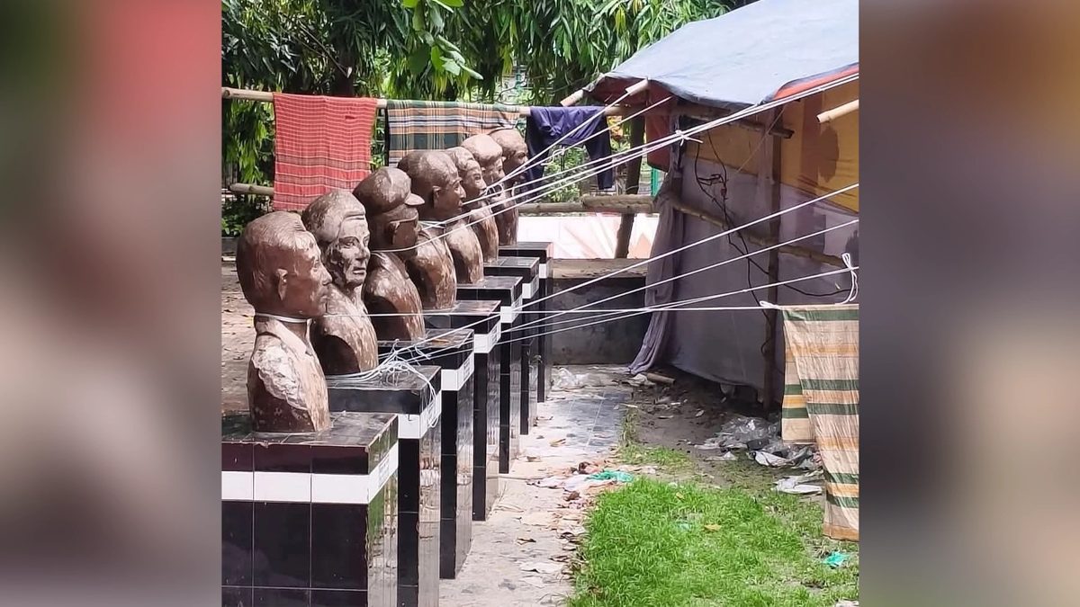 বীরশ্রেষ্ঠদের গলায় মেলার স্টলের দড়ি,স্থানীয়দের ক্ষোভ