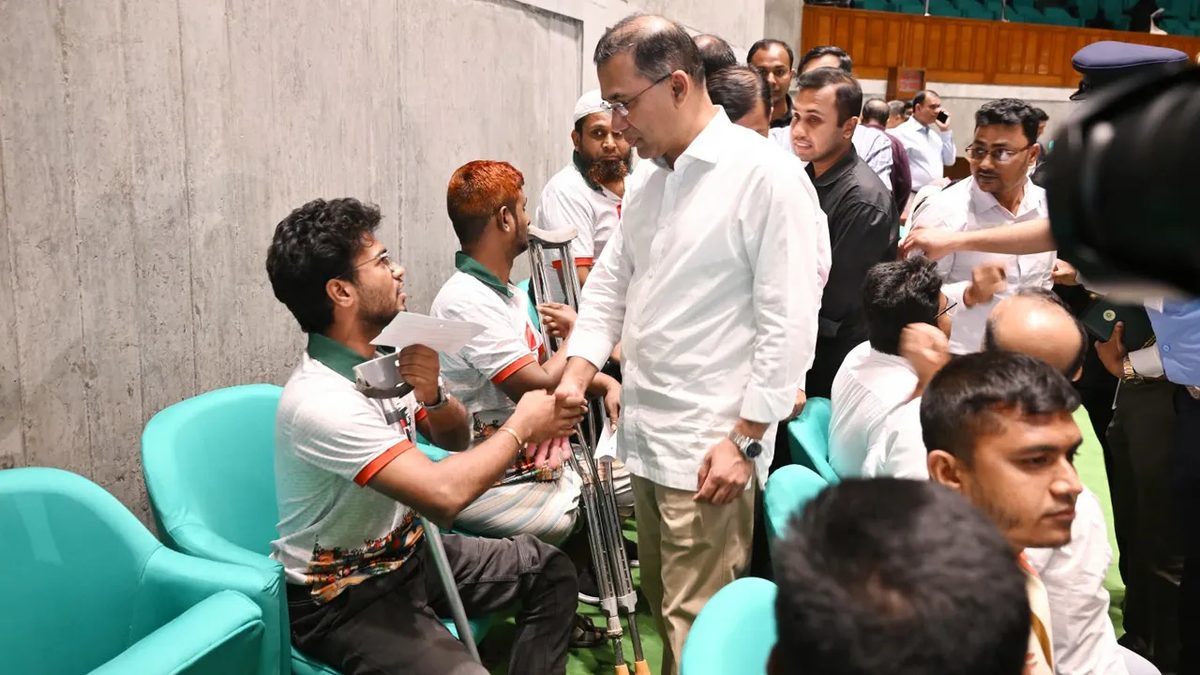 সংসদ গ্যালারিতে শহীদ পরিবার ও আহতদের সঙ্গে দেখা করলেন প্রধানমন্ত্রী