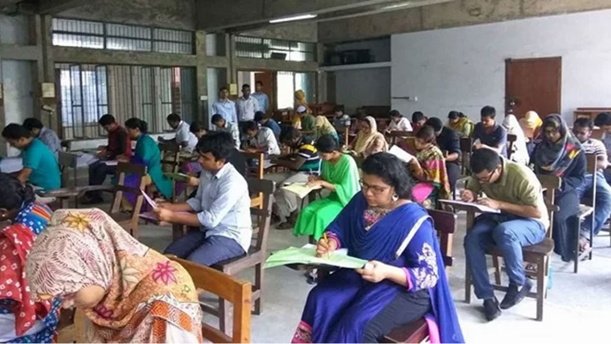 শিক্ষক নিবন্ধনের লিখিত পরীক্ষা : অনুপস্থিত ২১ হাজার, বহিষ্কার ৩