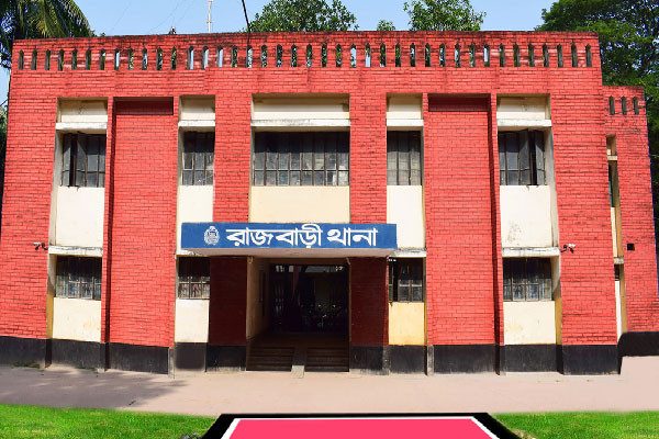 কারারক্ষীর বিরুদ্ধে পর্নোগ্রাফি আইনে স্ত্রীর মামলা