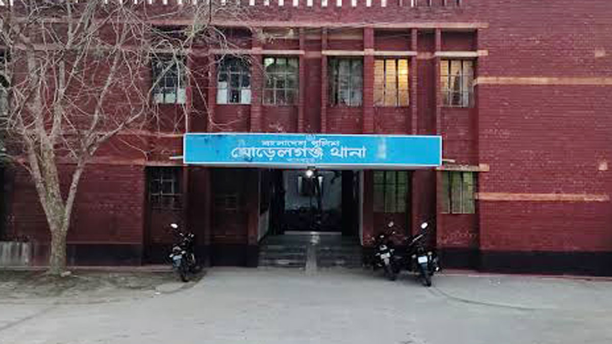 ‘জেগে দেখি গাছে ঝুলছে স্বামীর মরদেহ’